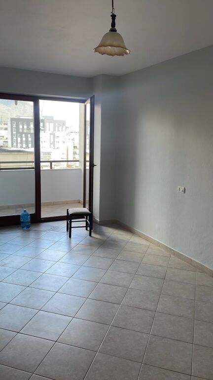 750€ / Month.  Apartment/office for rent,  Train station.