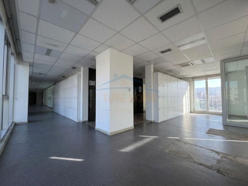 LOCALE COMMERCIALE IN AFFITTO – CENTRO, TIRANA