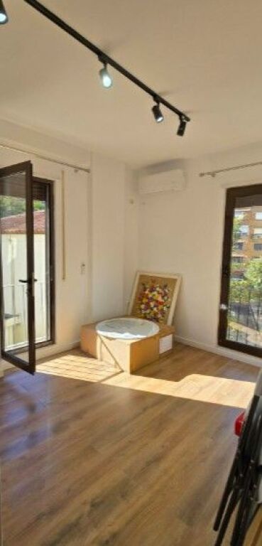 JEPET ME QIRA APARTAMENT 2+1+2 ME VERANDË DHE 2 POSTE PARKIMI – RRUGA E KAVAJËS