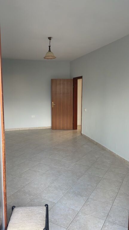 750€ / Month.  Apartment/office for rent,  Train station.