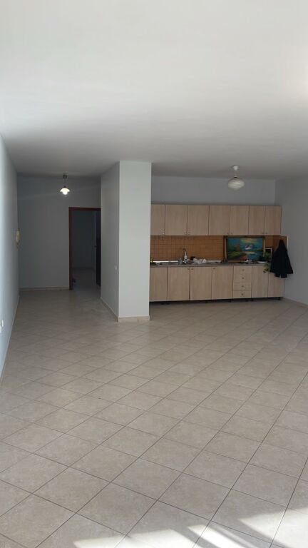 750€ / Month.  Apartment/office for rent,  Train station.