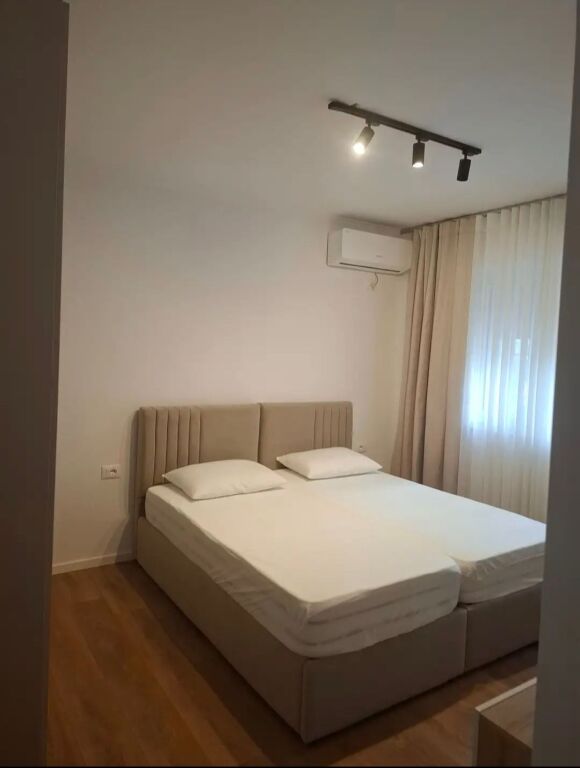 Jepet me Qera 1+1 - Ish Restorant Durresi, Tirane