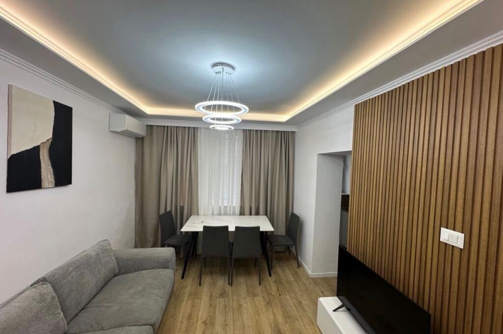 2+1 apartment for rent on Rruga e Kavajës