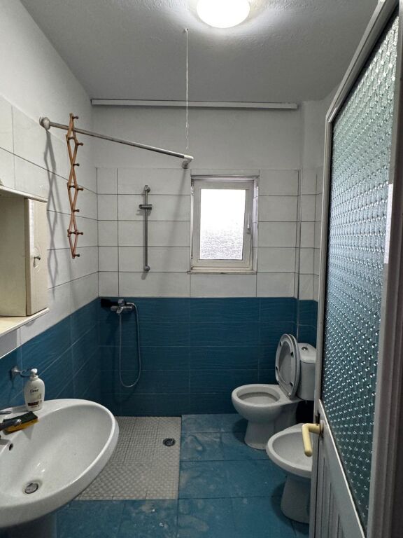 SHITET APARTAMENT 3+1 ME HYRJE PRIVATE – PALLATET E DIBRANËVE, ALI DEMI
