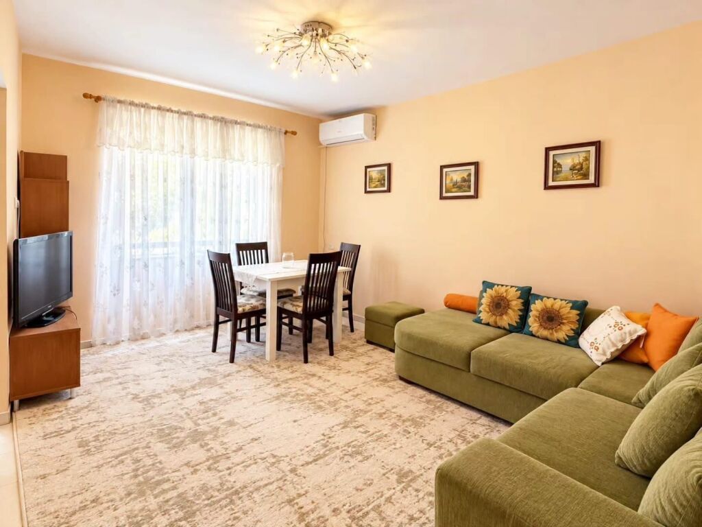 📍 SHKOLLA E BASHKUAR – RRUGA E DIBRËS Shesim 1+1   