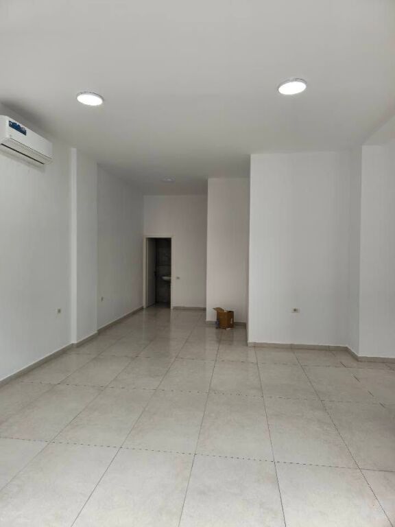 NEGOZIO IN VENDITA, A DON BOSCO, TIRANA 10,500,000 Lekë
