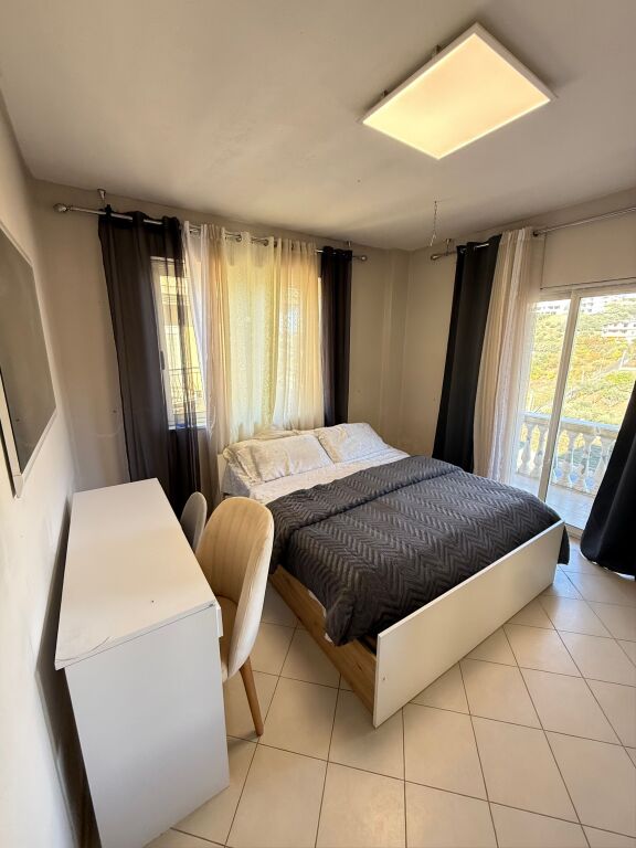 Appartamento 1+1 con due balconi Al Colosseo 📌Shkëmbi i Kavajës 80,000💶