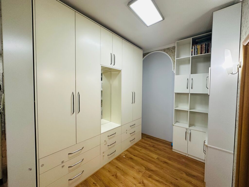Jepet Me Qera Apartament 2+1+1 Ballkon