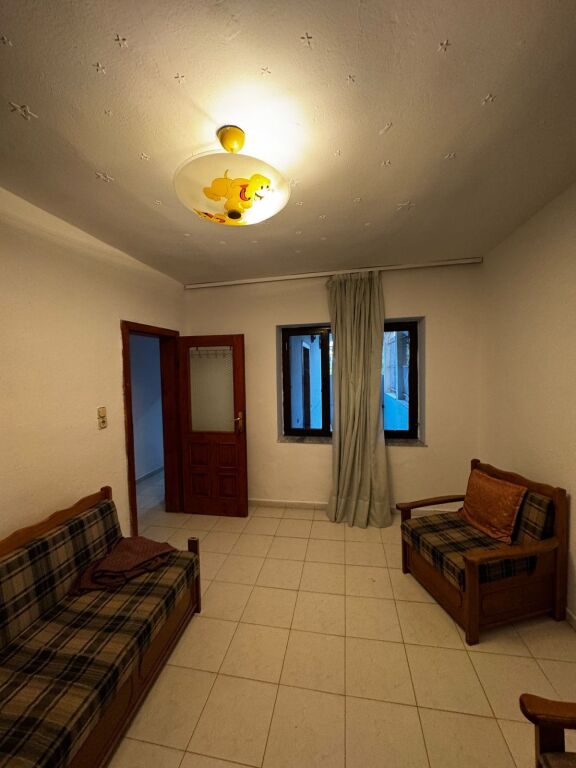 SHITET APARTAMENT 3+1 ME HYRJE PRIVATE – PALLATET E DIBRANËVE, ALI DEMI
