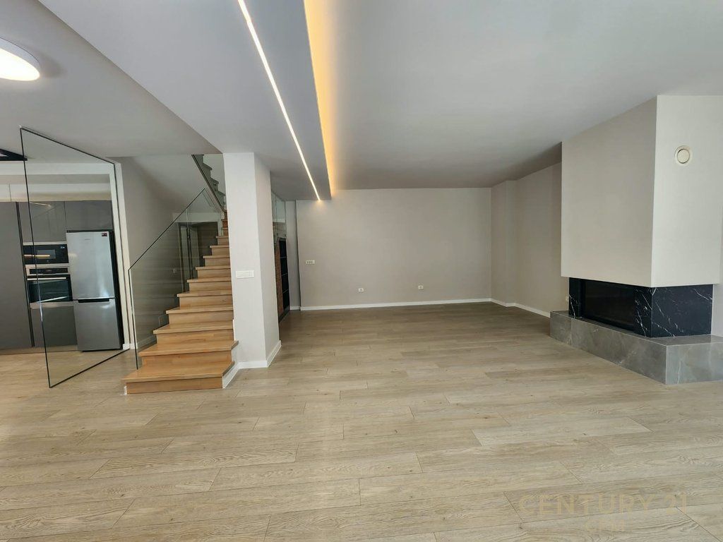 Duplex 3+3+1+PARCHEGGIO in Affitto vicino al Lago Secco, Tirana - 2000€ | 200 m²