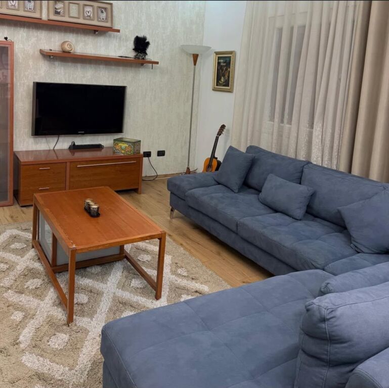 Apartament 2+1 per qira Komuna Parisit