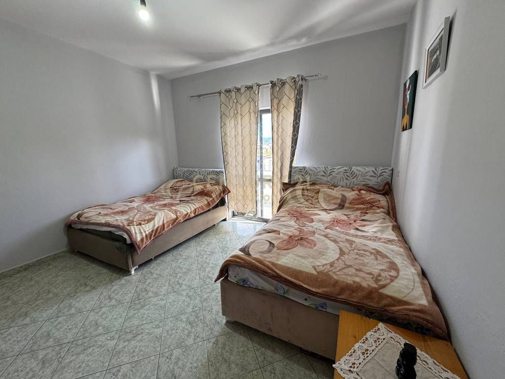 JEPET ME QIRA KAT VILE NE SELITE!  65 000 leke