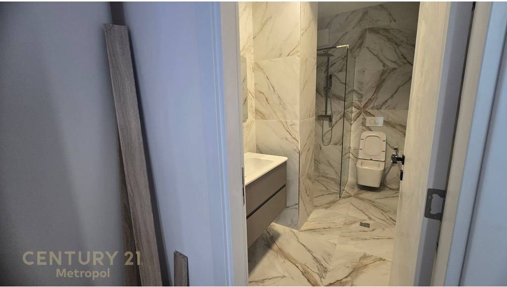 Japim me qira apartament 2+1+2+ parkim te Rezidenca Kodra e Diellit 2!