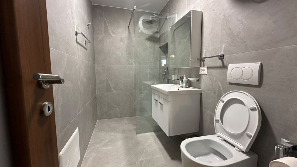 2+1 apartment for rent in the Komuna e Parisit area near Kika 2, Tirana. ID 5838