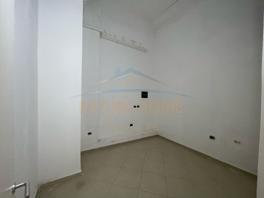 -Qera, Ambient Biznesi, Ish Urt, Durrës
