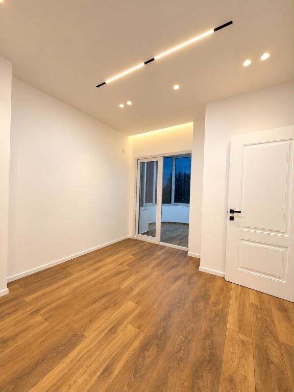 Shitet apartament 1+1 tek 21 Dhjetori