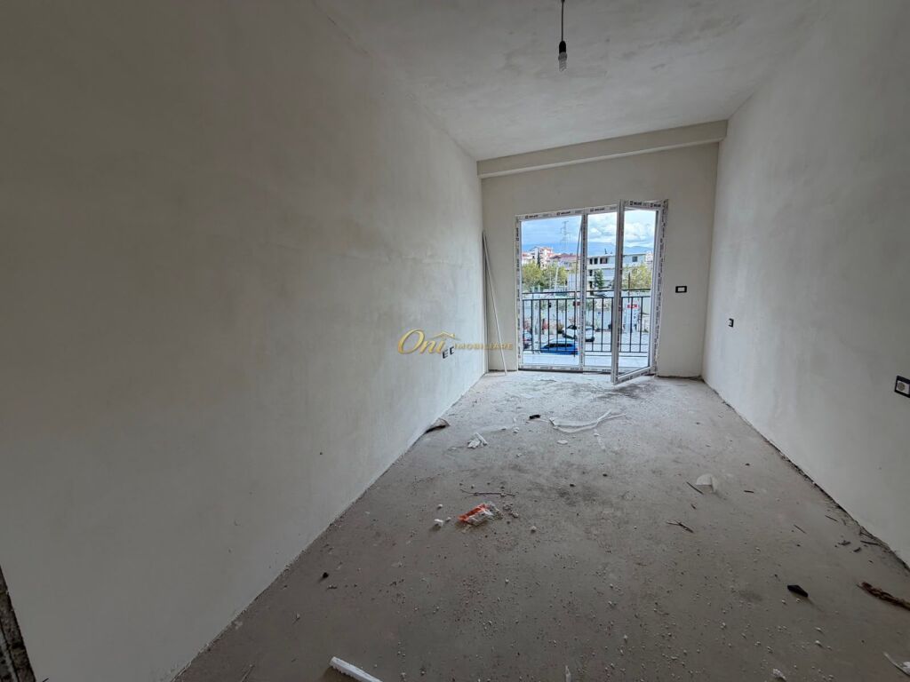 PASKUQAN APARTAMENT PER SHITJE 2+1+2