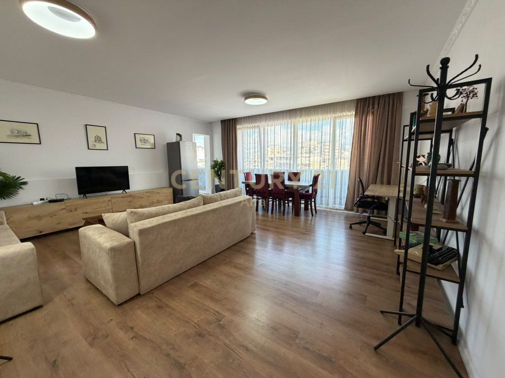 Apartament 1+1 per qira, modern dhe i mobiluar në qendër të Tiranës