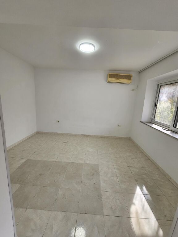 Ne Ali Demi, Jepet Me Qira Garsionere Me Organizim Praktik!