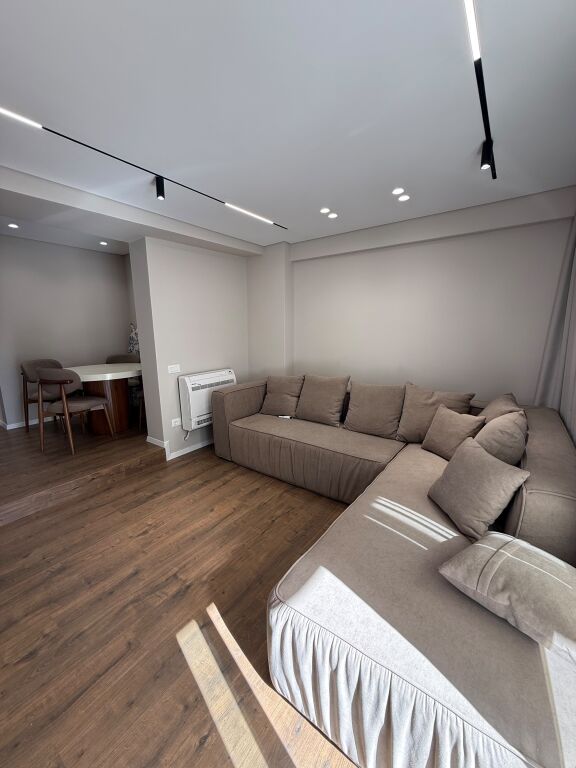 JEPET ME QIRA APARTAMENT 1+1 – SHESHI WILSON