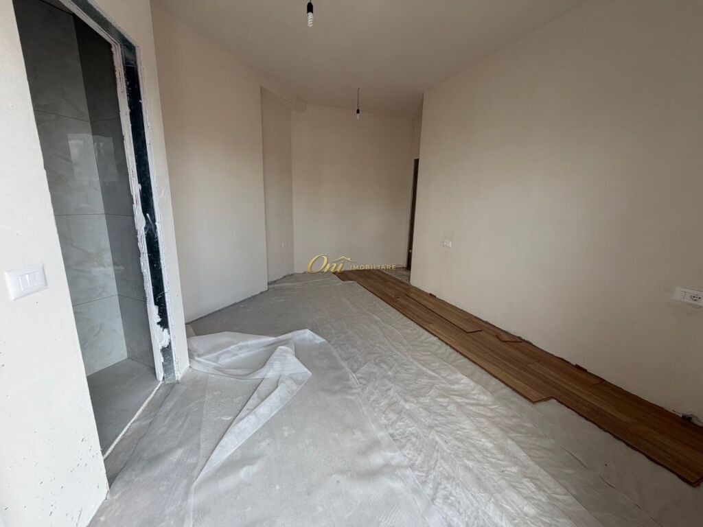 PASKUQAN SHITET APARTAMENT 3+1+2