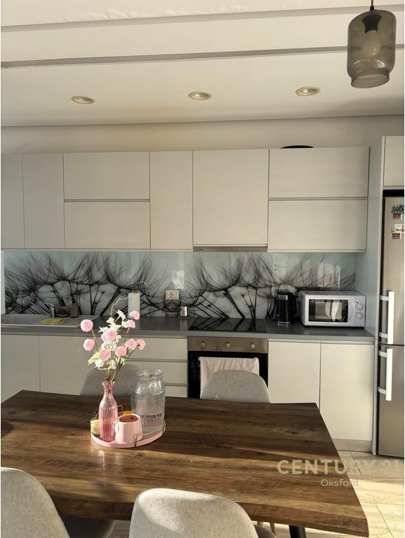 APARTAMENT ME QIRA 2+1+2 ME POST PARKIMI NE DAJT 850 € /Muaj