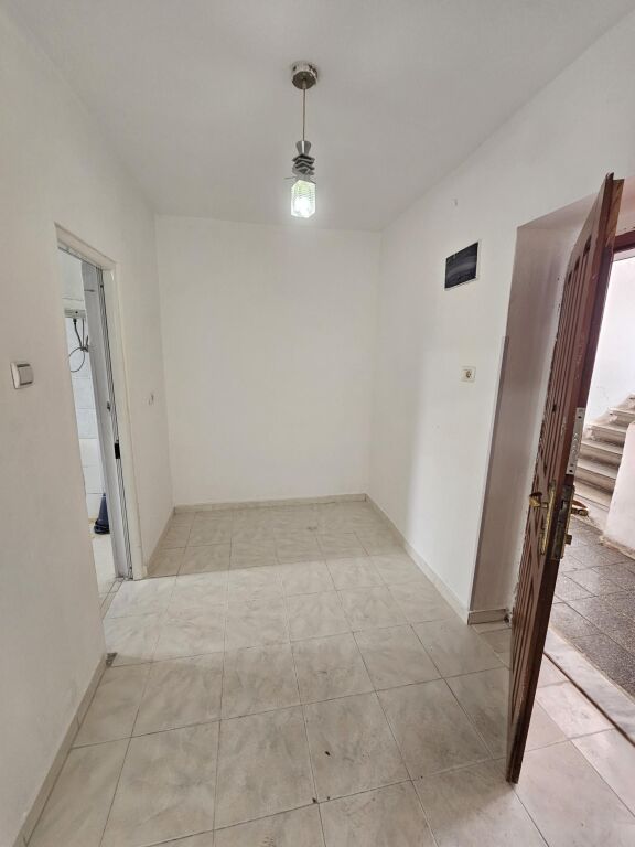 Ne Ali Demi, Jepet Me Qira Garsionere Me Organizim Praktik!