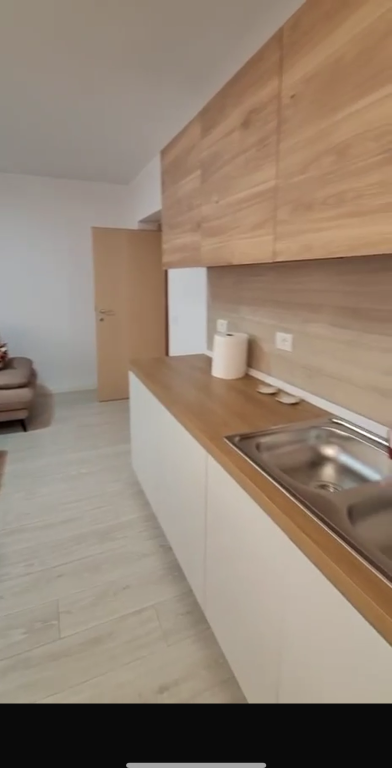 Apartament 1+1 per qera prane Ambasades Amerikane  Tirane !
