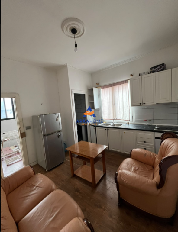APPARTAMENTO 2+1 IN AFFITTO "VICINO A PIAZZA SHQIPONJA" 30.000 LEKE