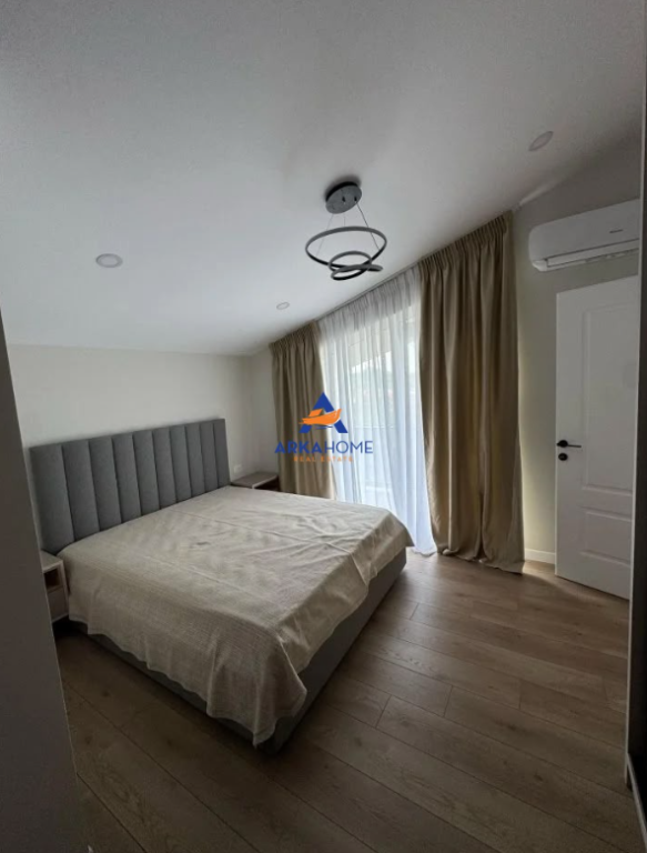 JEPET ME QERA VILE 2 KATSHE NE " TEG '200M2 1500 EURO
