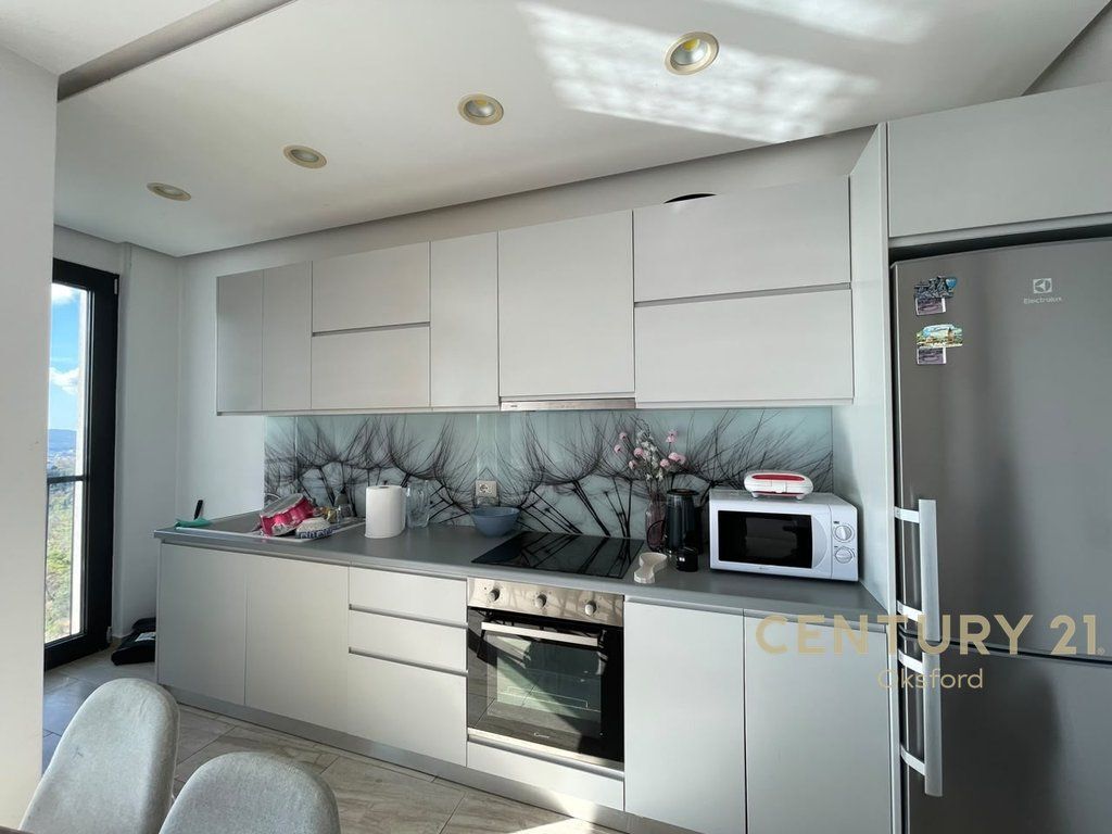 APARTAMENT ME QIRA 2+1+2 ME POST PARKIMI NE DAJT 850 € /Muaj