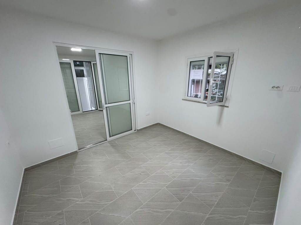 🏡 JEPET ME QIRA APARTAMENT 2+1!  📍 Adresa: Rruga Myslym Shyri, pranë karburantit Kastrati
