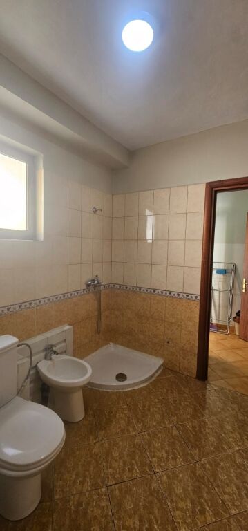 🏢Fresk,prane Deges se Thesarit jepet me qera apartament 2+1,i mobiluar 47,000Leke