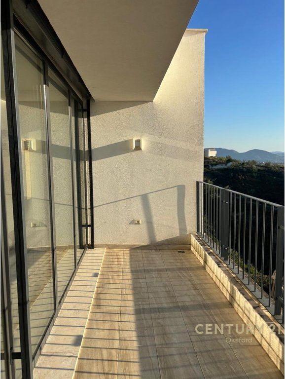 APARTAMENT ME QIRA 2+1+2 ME POST PARKIMI "LA PANORAMA LUXURY VILLA".