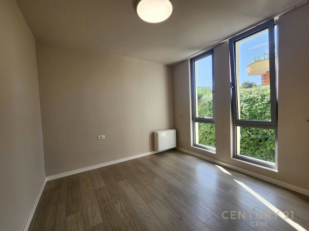 Duplex 3+3+1+PARCHEGGIO in Affitto vicino al Lago Secco, Tirana - 2000€ | 200 m²