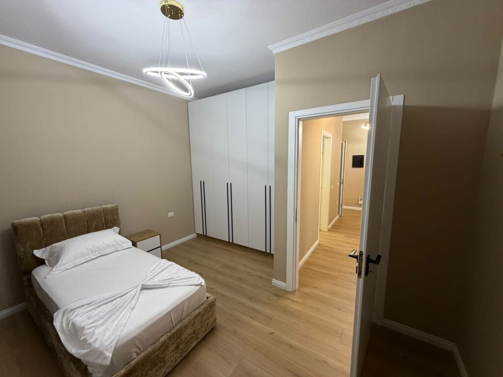 📣 QERA SUPER Apartament 2+1 Me 2 Tualete Dhe Parking 📍 Kopeshti Botanik, Prane Xhamise ✨  🏢 Ndertim i Ri