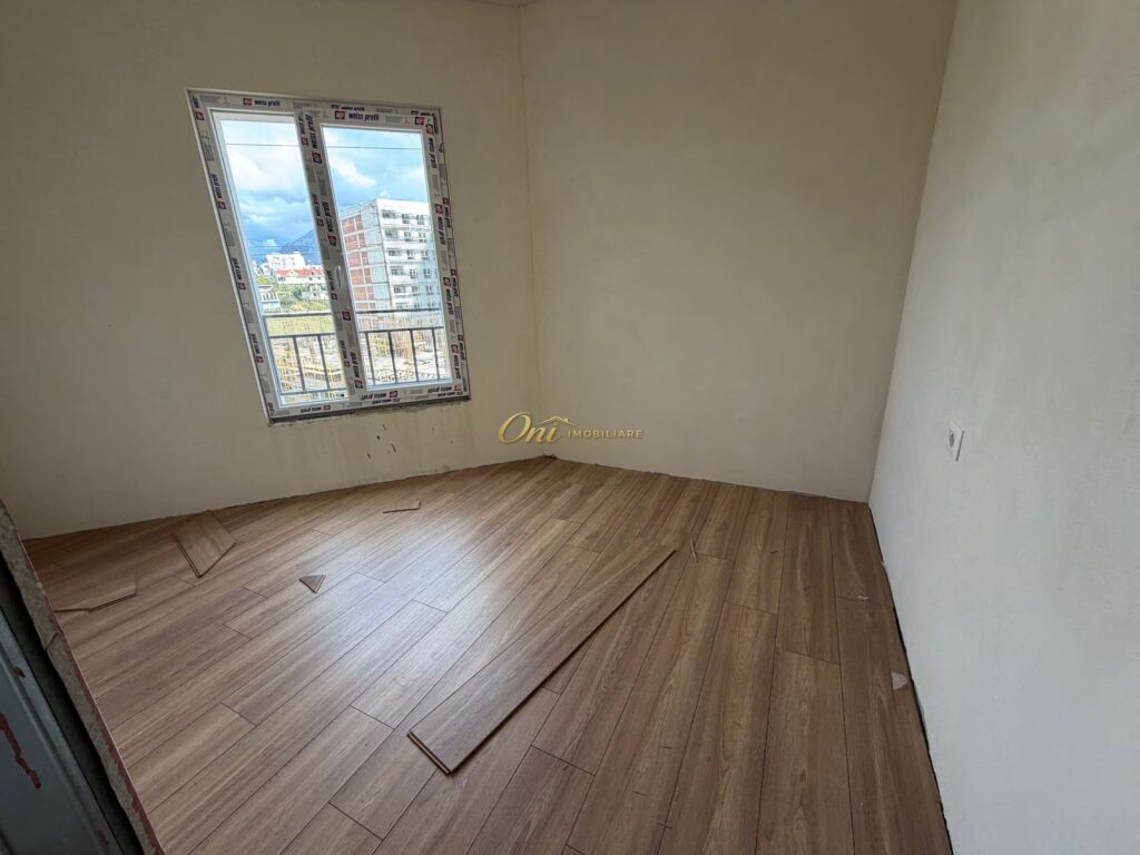 PASKUQAN SHITET APARTAMENT 3+1+2