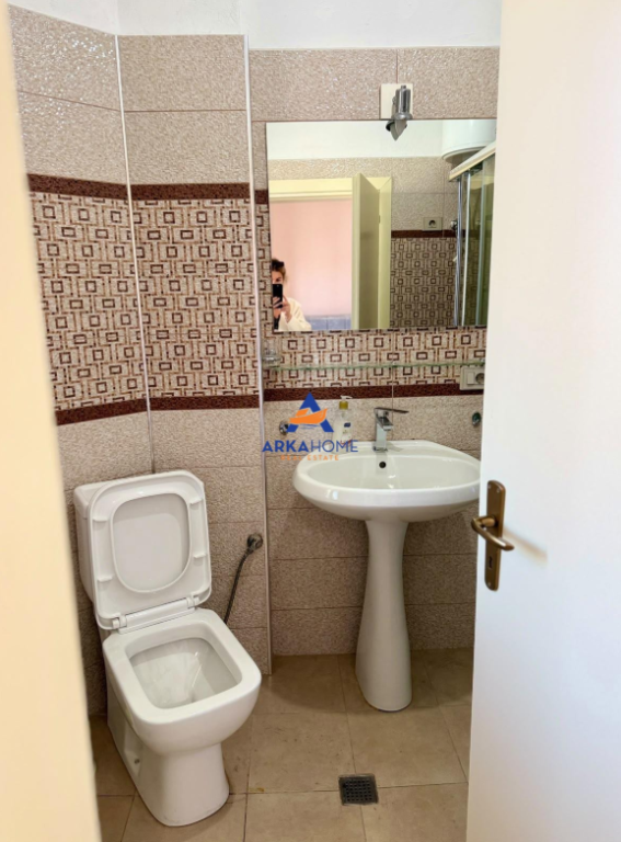 JEPET ME QERA APARTAMENT 2+1+VERAND "RRUGA KONGRESI I LUSHNJES" 70.000 LEKE