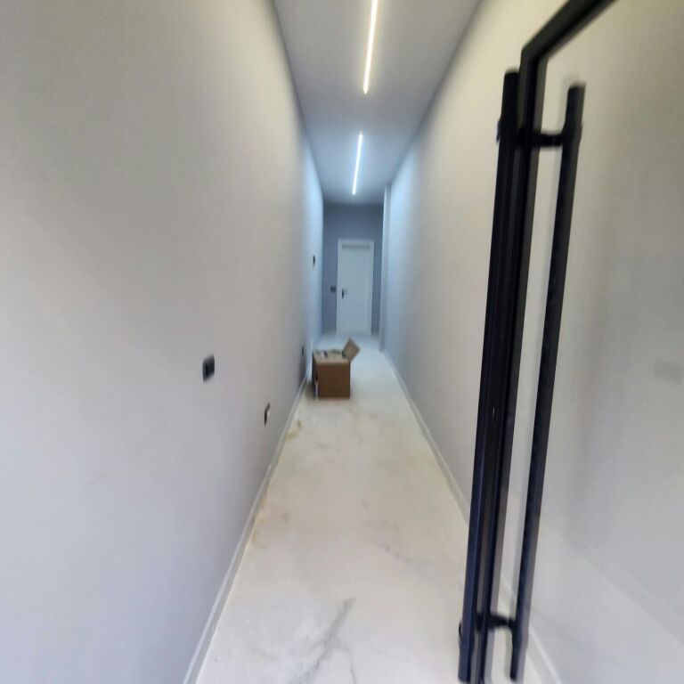 Dyqan kat 0,20 m2,rruge e kosovareve,70 miljon leke