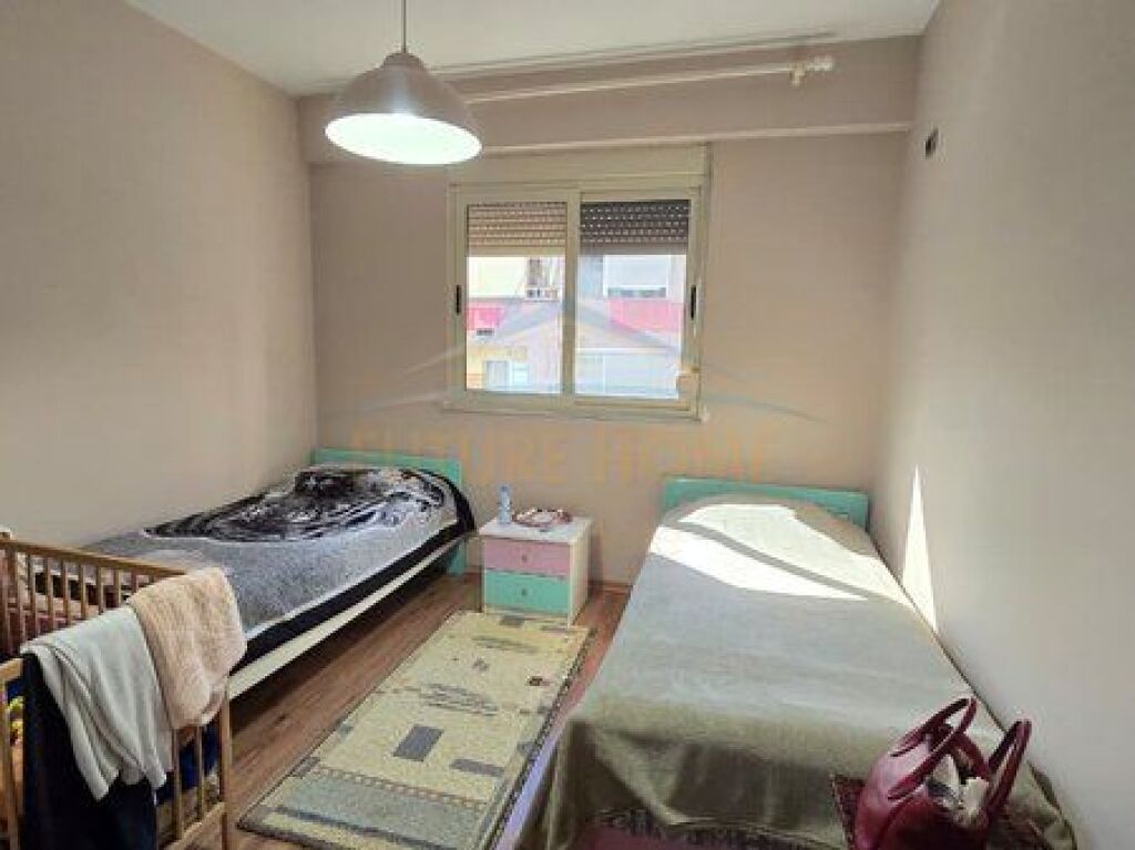 Shitet, Apartament 3+1+2, Bulevardi Zogu I, Tiranë.