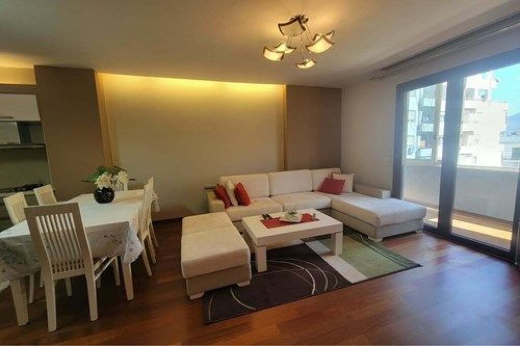 Apartament 2+1 per qira tek Pallatet e Verdha, Kthesa e Kamzes.