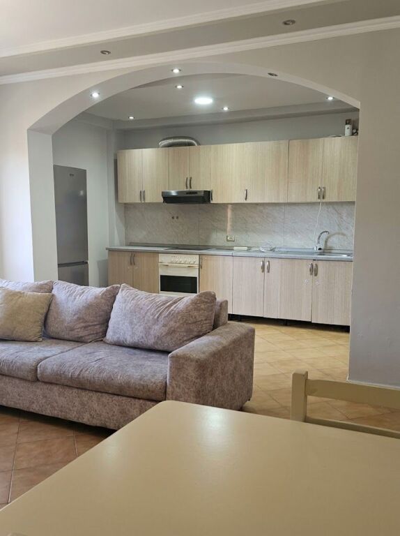Apartament 2+1+2 + 2 ballkone me Qira – Fresk !