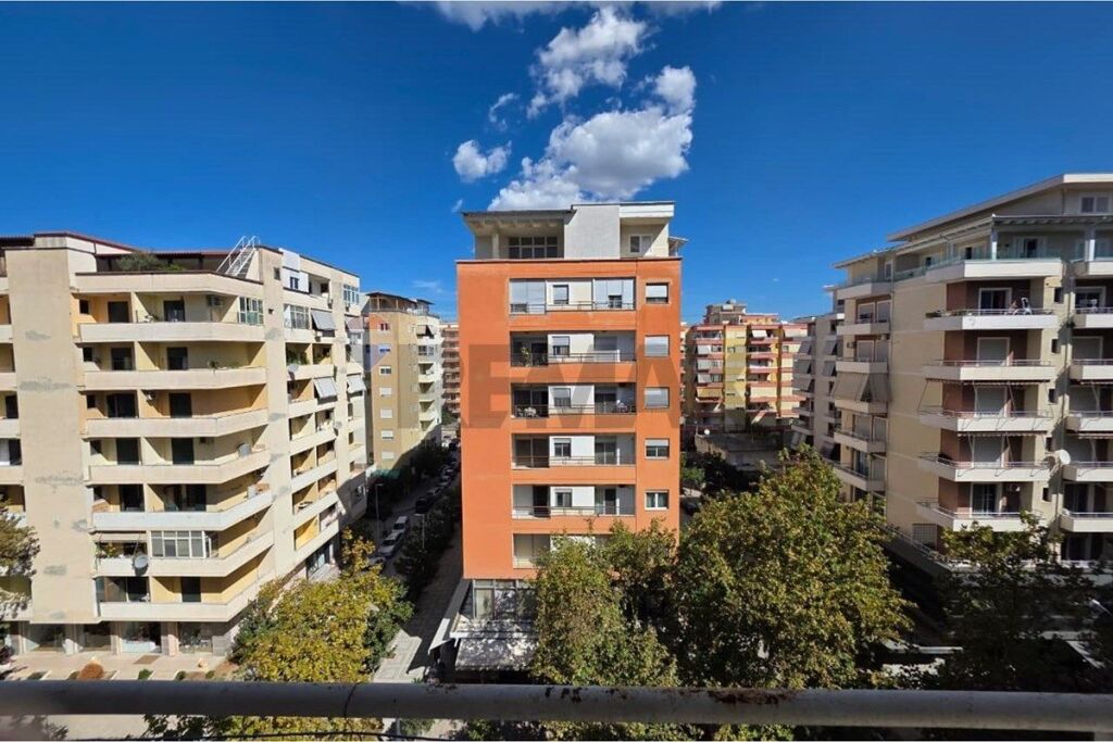 Apartament me qira 2+1+2