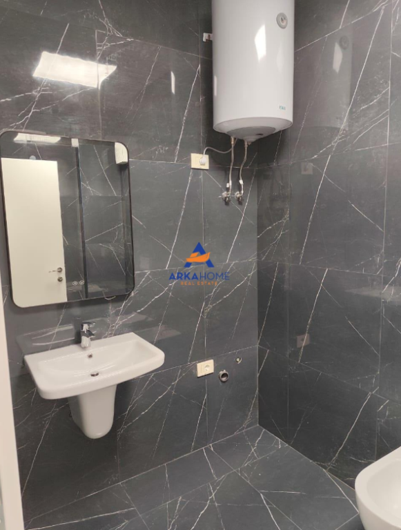 UFFICIO IN AFFITTO 75 M2 "ZOGU I ZI" 650 EURO