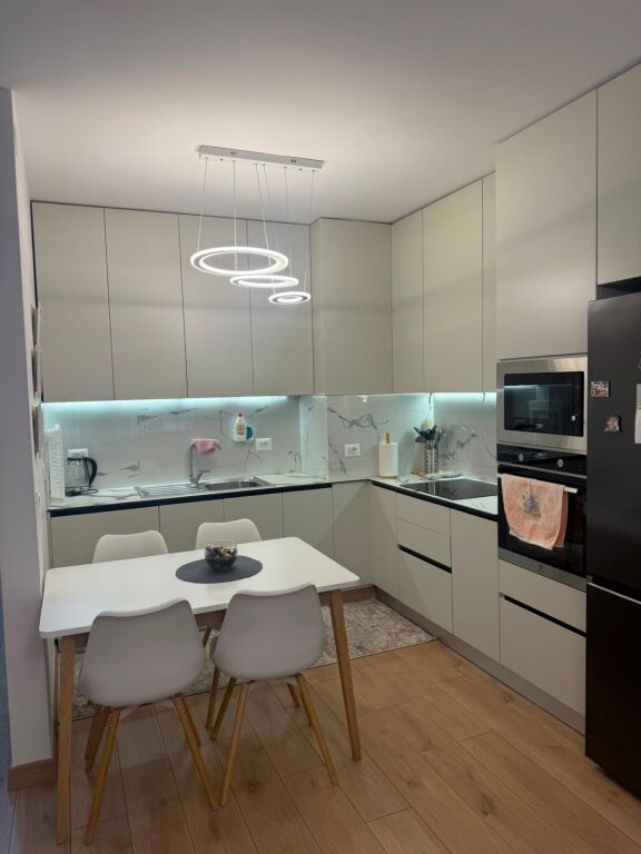 Shitet apartament 1+1 Rruga e Kavajes