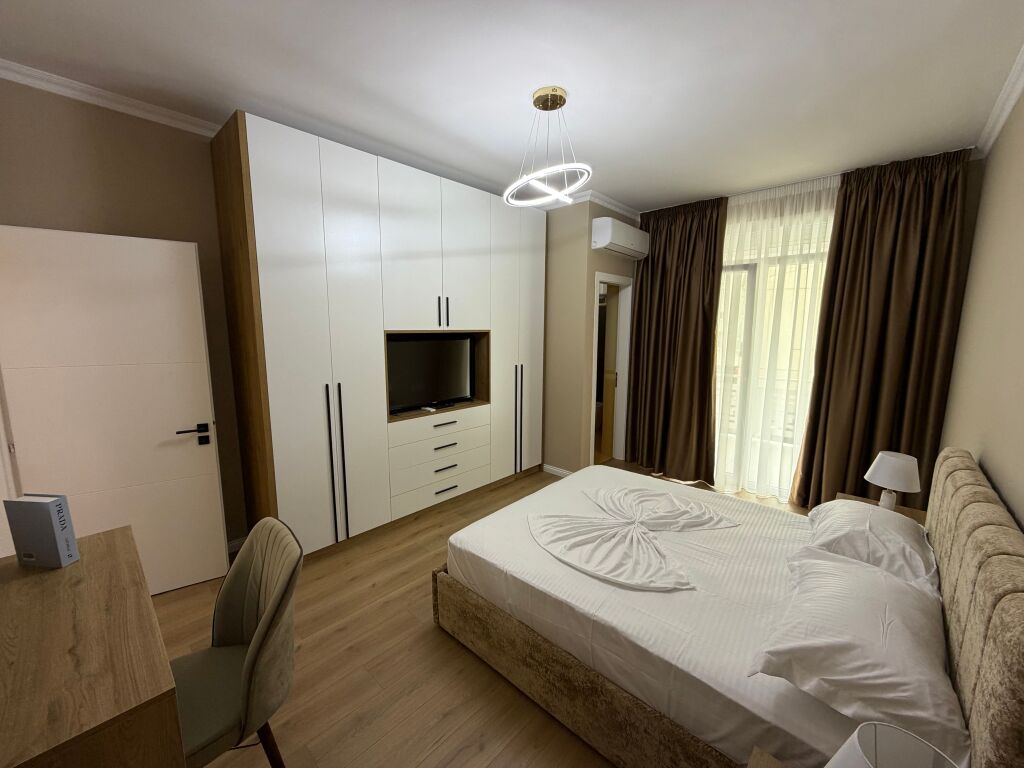 📣 QERA SUPER Apartament 2+1 Me 2 Tualete Dhe Parking 📍 Kopeshti Botanik, Prane Xhamise ✨💶 Cmimi 1.200 Euro/Muaj