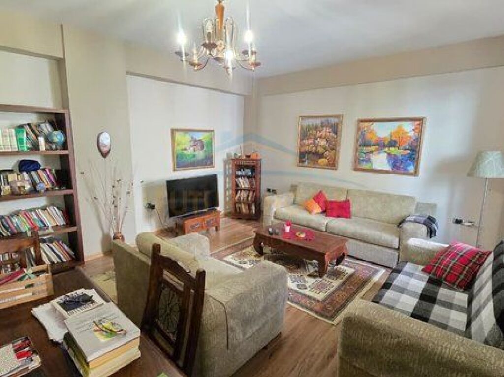 Shitet, Apartament 3+1+2, Bulevardi Zogu I, Tiranë.