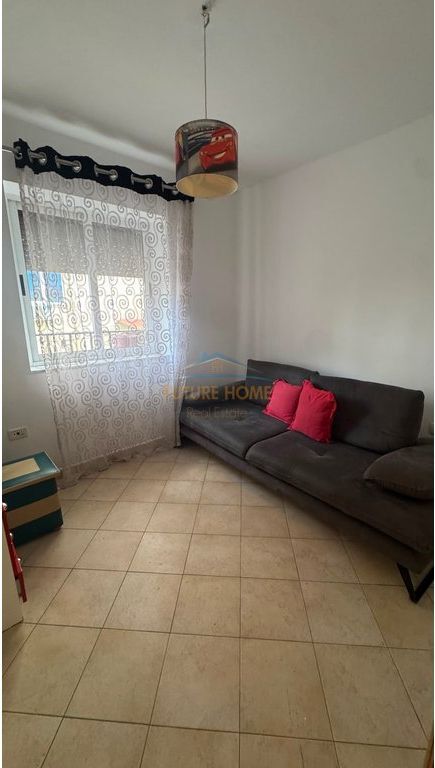 Shitet, Apartament 3+1, Rruga Fortuzi, Tiranë