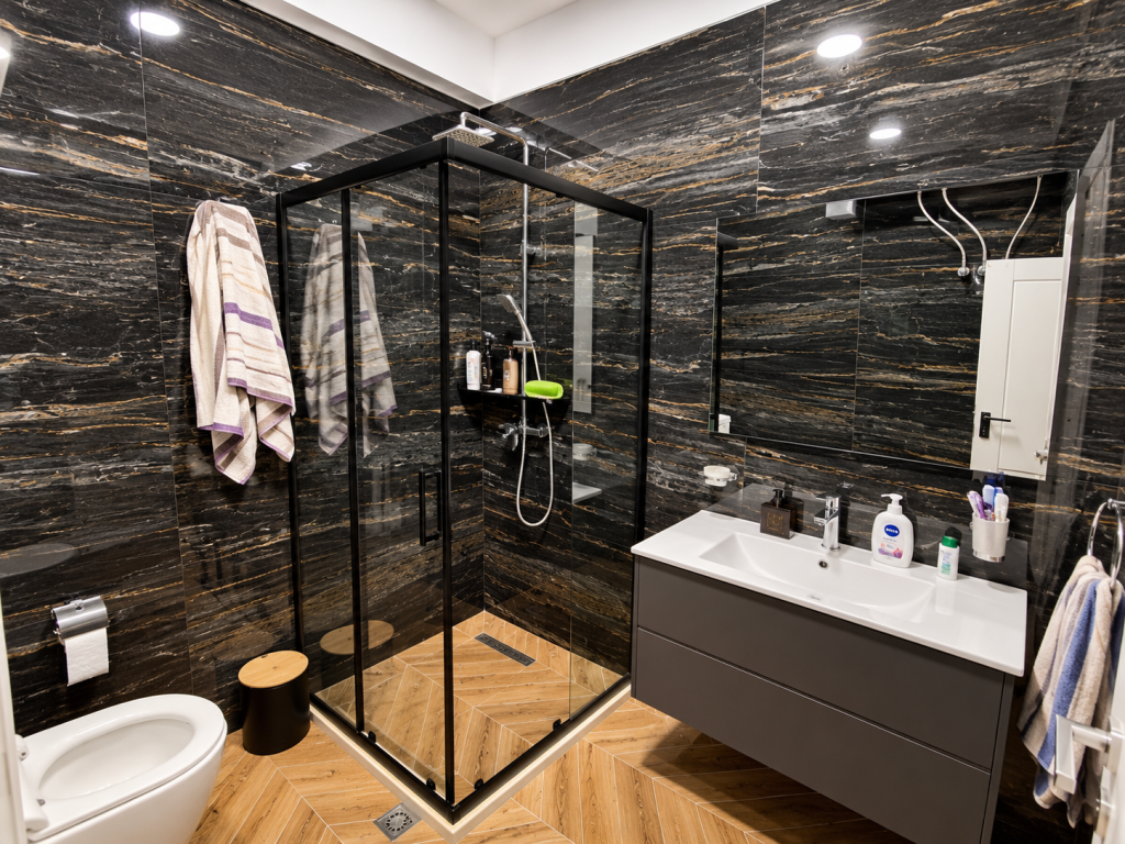 Shitet apartament 2+2+2 tek Kopshti Botanik