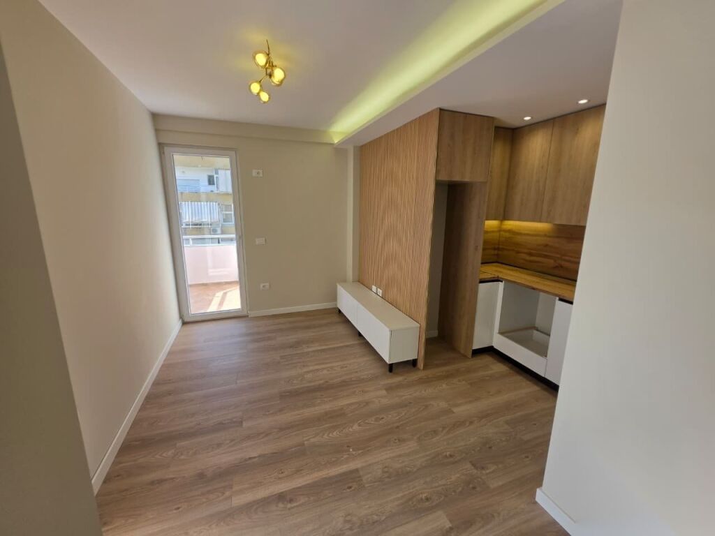 APARTMENT AT THE COMMUNE OF PARIS!